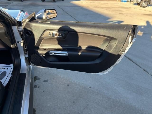 2016 Ford Mustang 2dr Conv V6