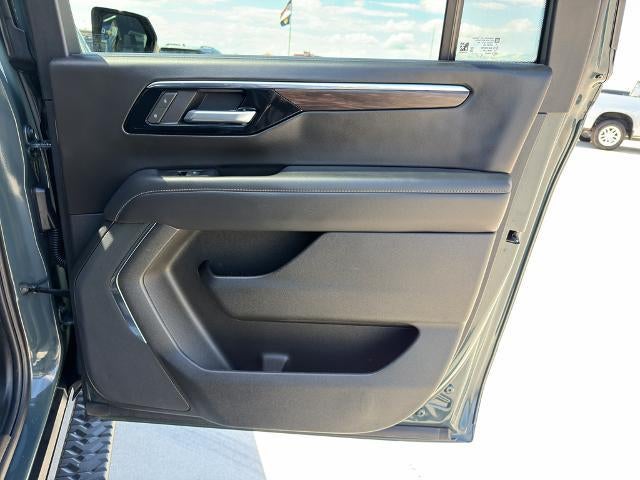 2025 Chevrolet Suburban 4WD Z71