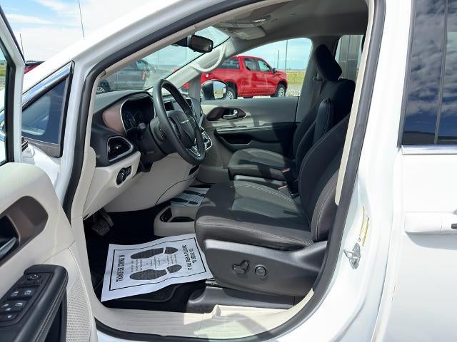 2024 Chrysler Voyager LX FWD
