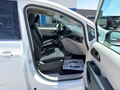 2024 Chrysler Voyager LX FWD