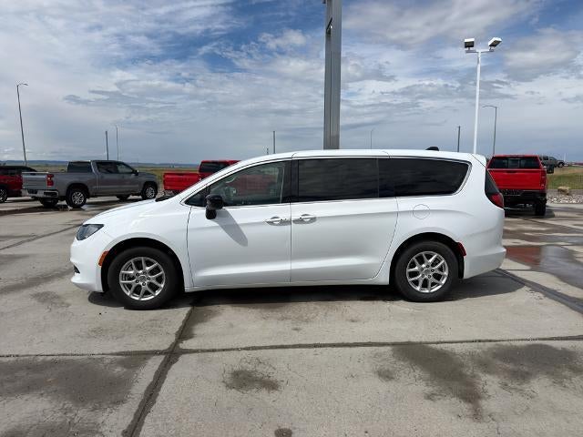 2024 Chrysler Voyager LX FWD