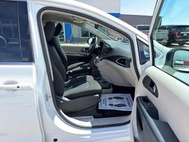 2024 Chrysler Voyager LX FWD